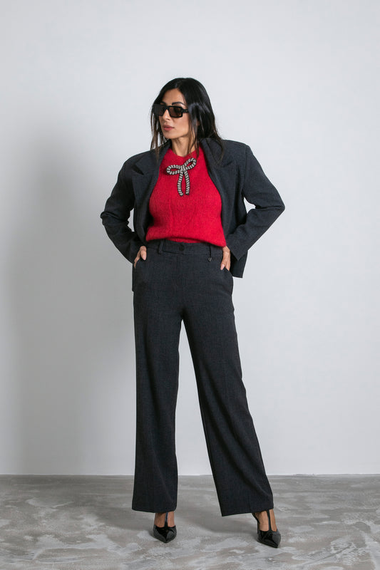 Blazer corto con tasche a patta e chiusura a bottone