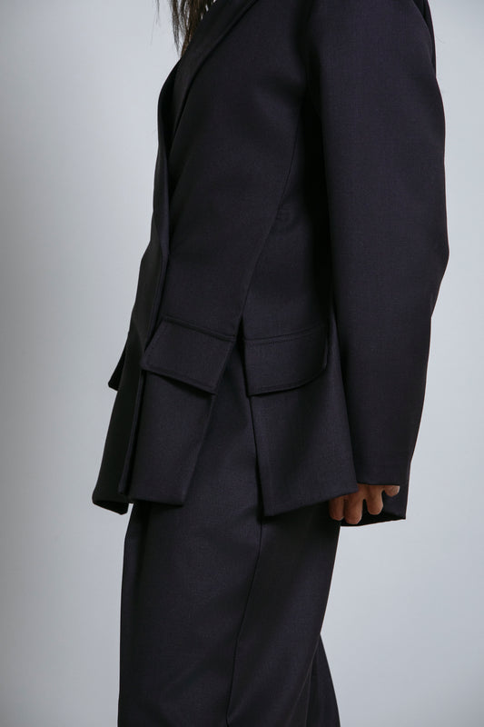 Blazer monopetto con ampi revers e tasche frontali