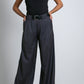 Pantaloni palazzo con cintura in vita e pince