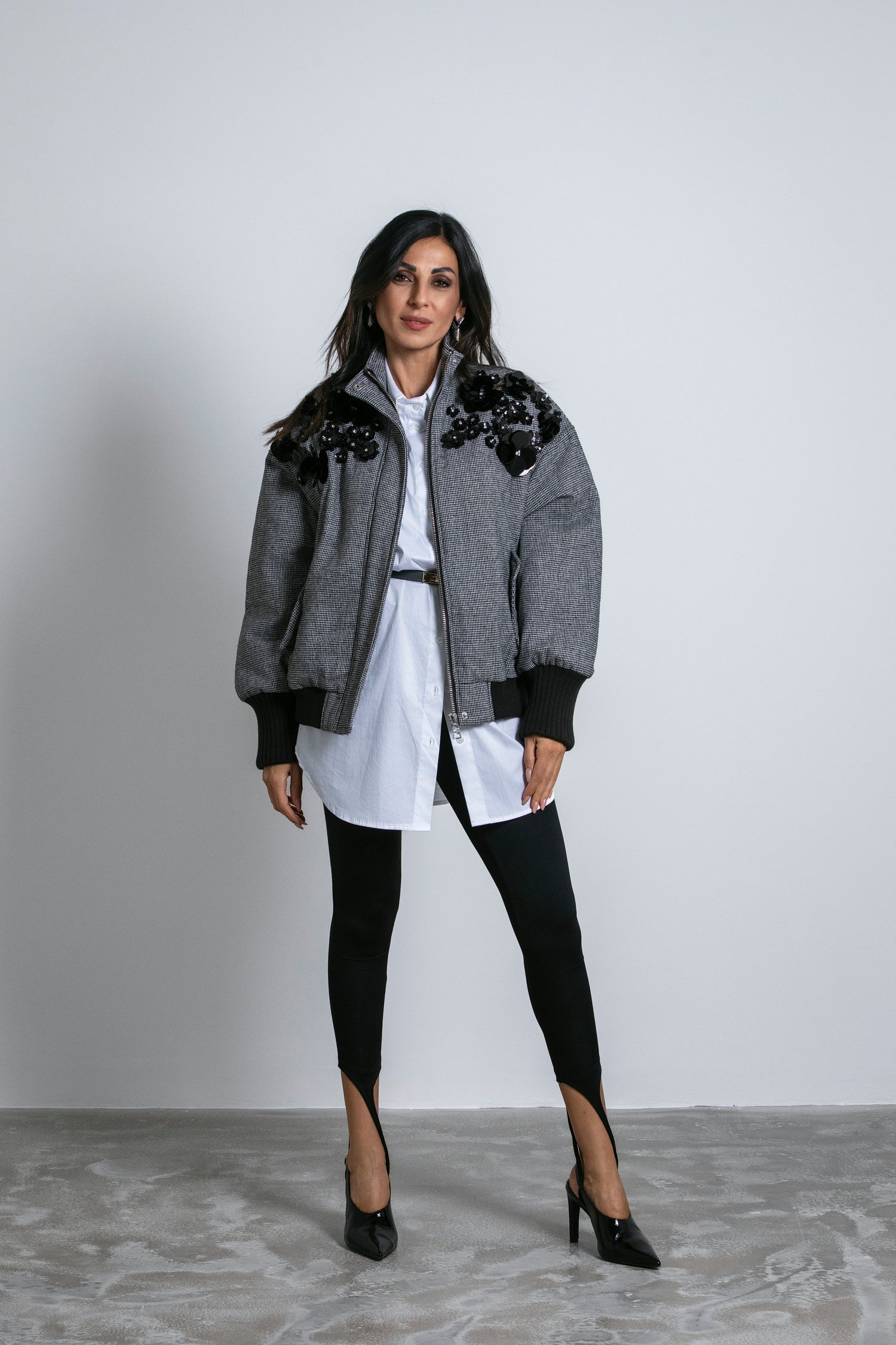 Trousers slim fit con staffe alla caviglia