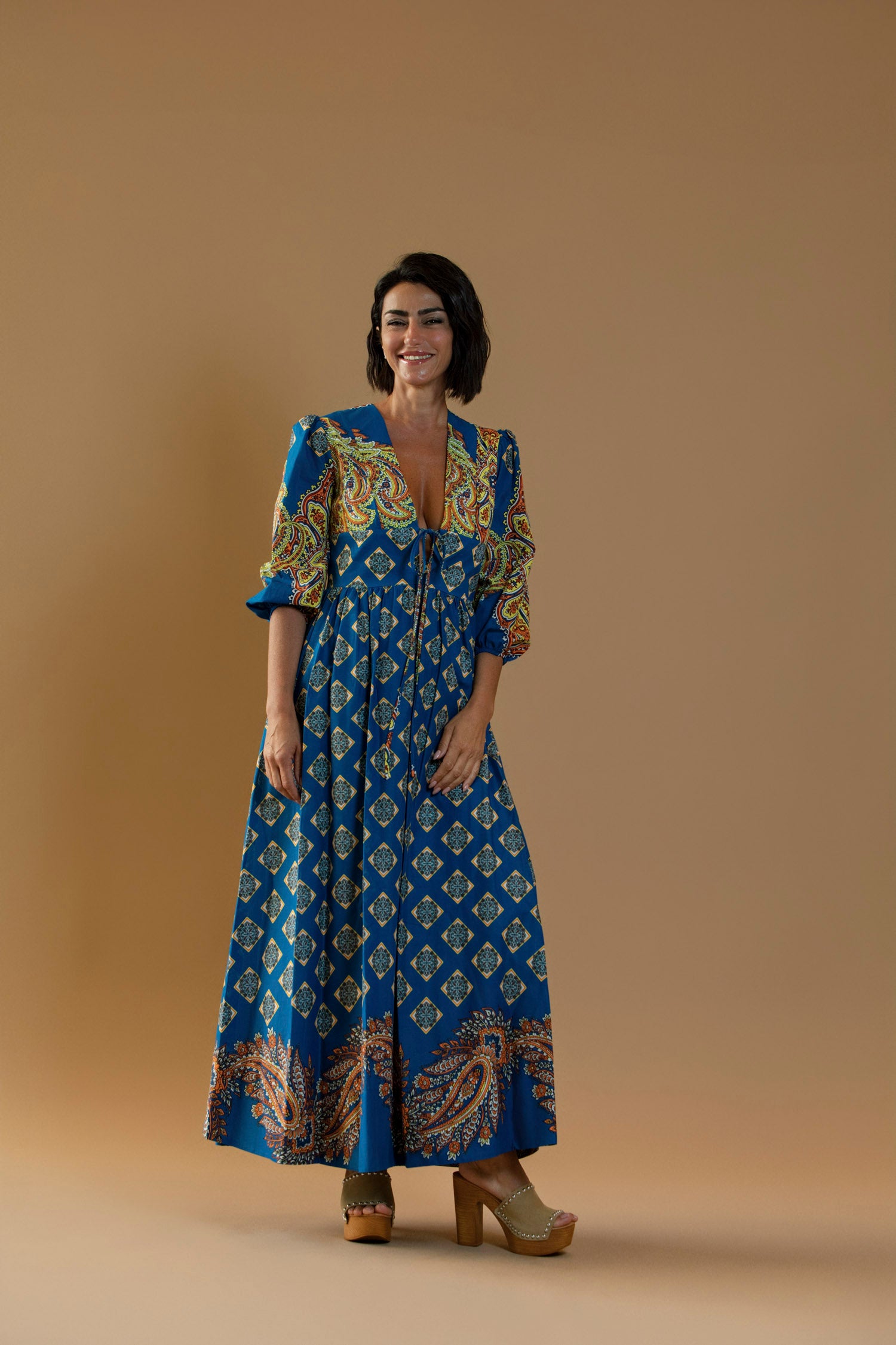 Abito lungo con stampa paisley e quadri