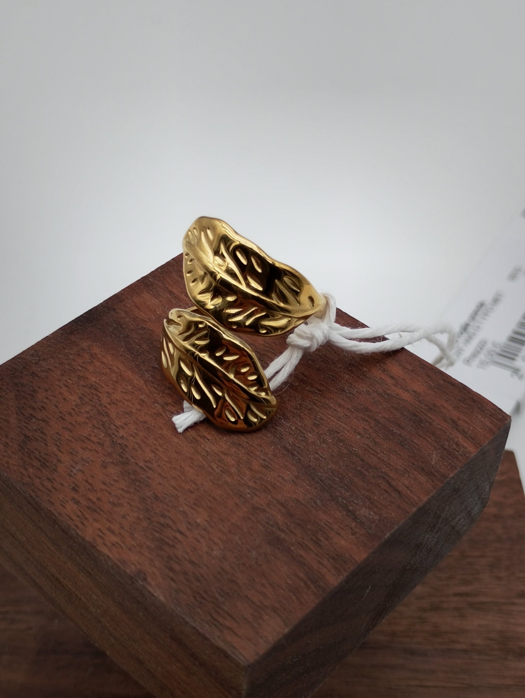 Anello foglia grande