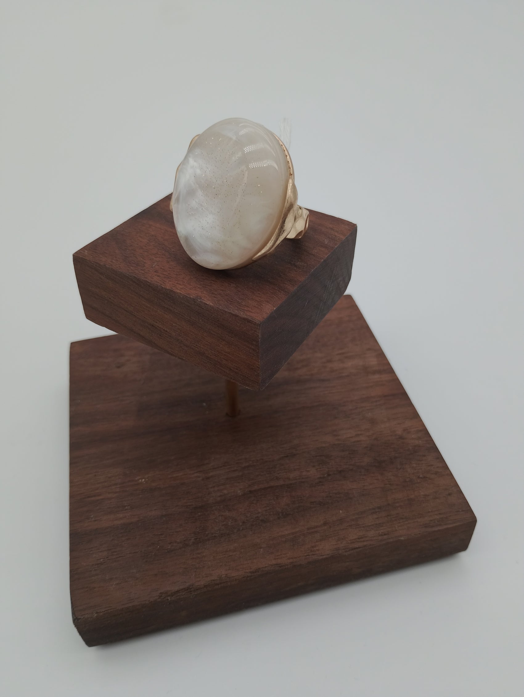 Anello pietra bianca