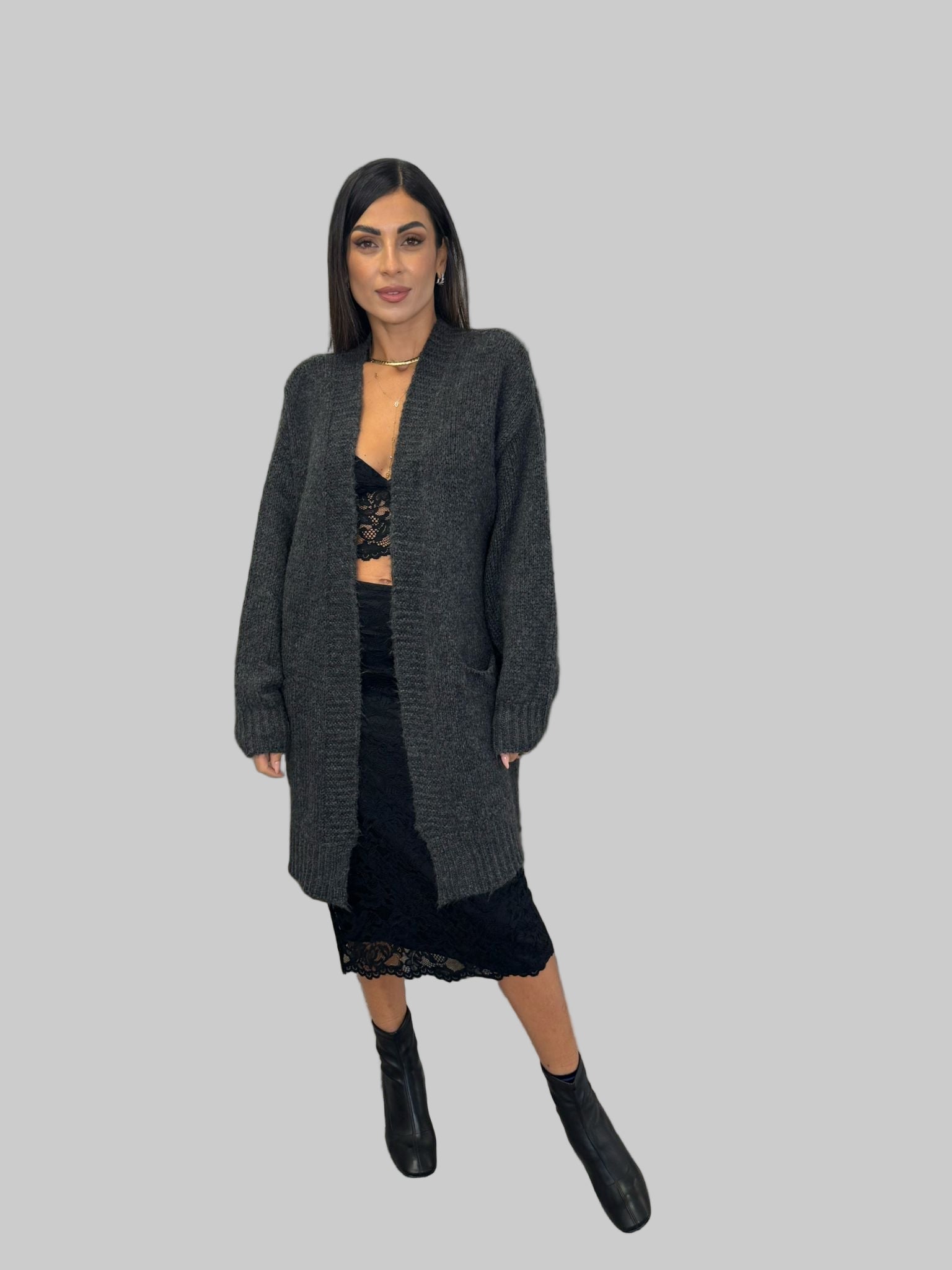 Cardigan lungo con scollo posteriore e profili pizzo